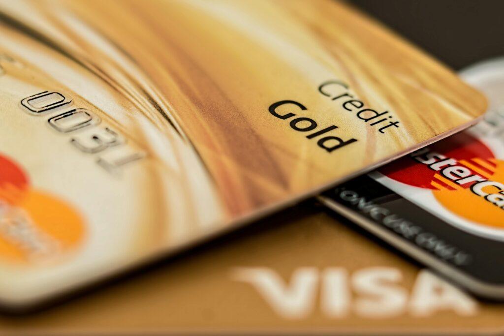 Common mistakes to avoid when managing credit with a warning sign